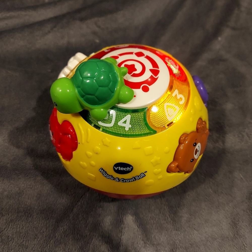 VTECH WIGGLE & CRAWL BALL INTERACTIVE ANIMAL NOISES COUNTS ROLLS AROUND 45 SONGS